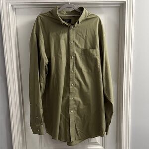 Roundtree & Yorke Olive Green Button-Down Shirt